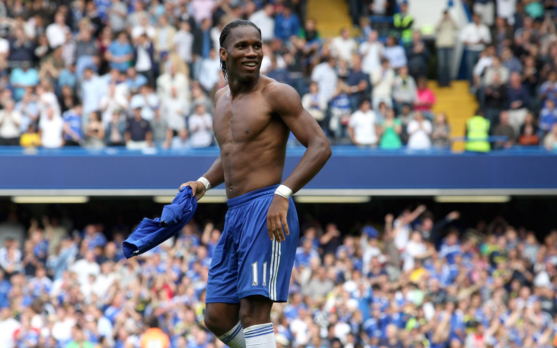 德甲赛场出现新颖战术布局,德甲球赛